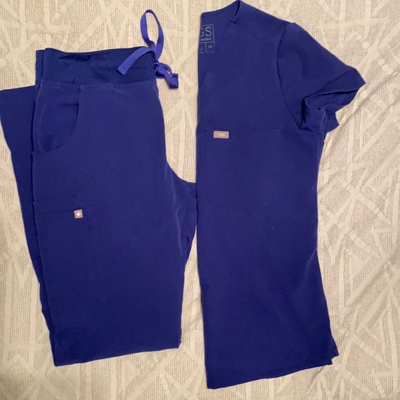 Women’s Figs scrubs